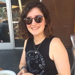 Meet your Posher, Laura